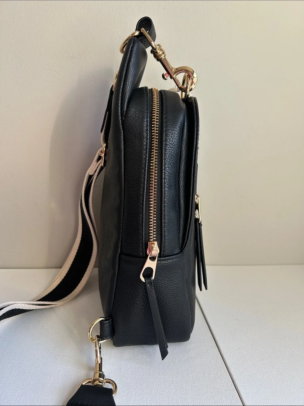 NWT Universal Thread Black Faux-Leather Mini Sling Crossbody Bag in Black